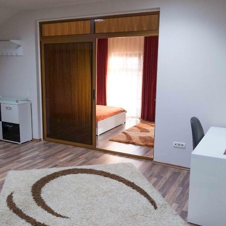 Ferienwohnung Penthouse De Lux Oradea Exterior foto