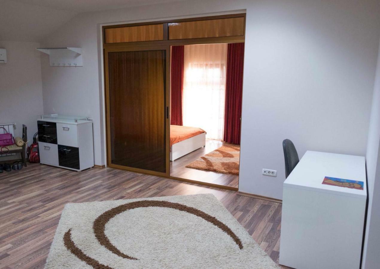 Ferienwohnung Penthouse De Lux Oradea Exterior foto