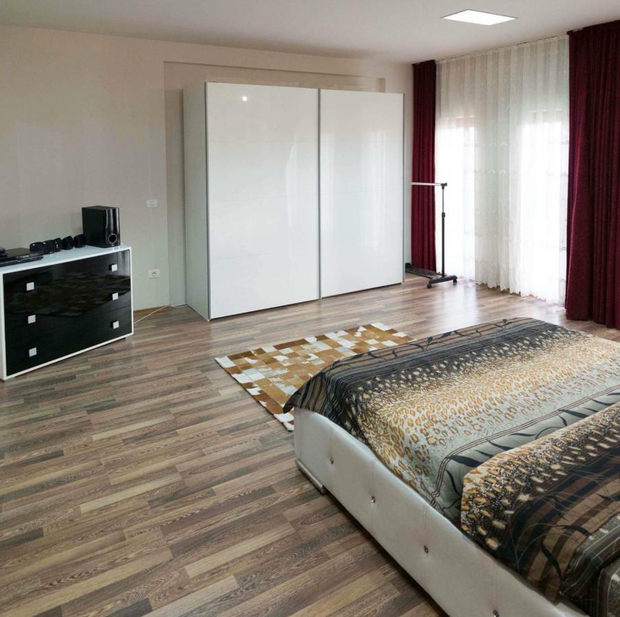 Ferienwohnung Penthouse De Lux Oradea Exterior foto
