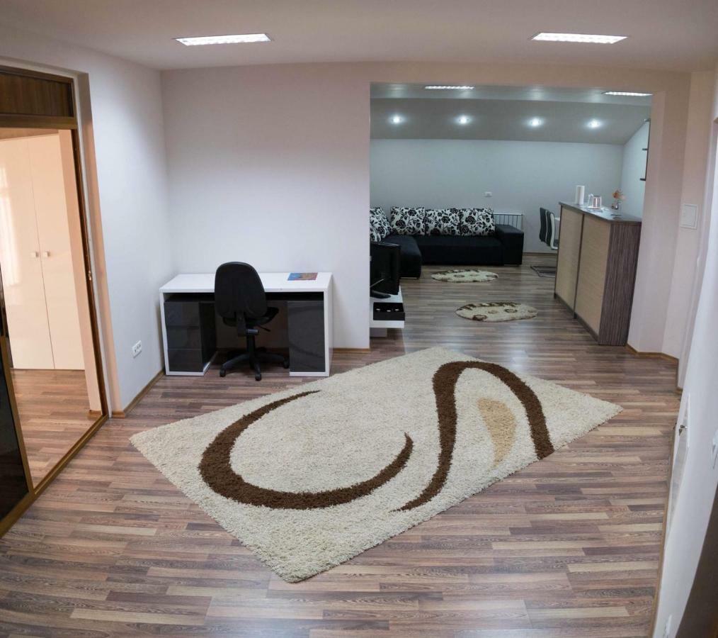 Ferienwohnung Penthouse De Lux Oradea Exterior foto