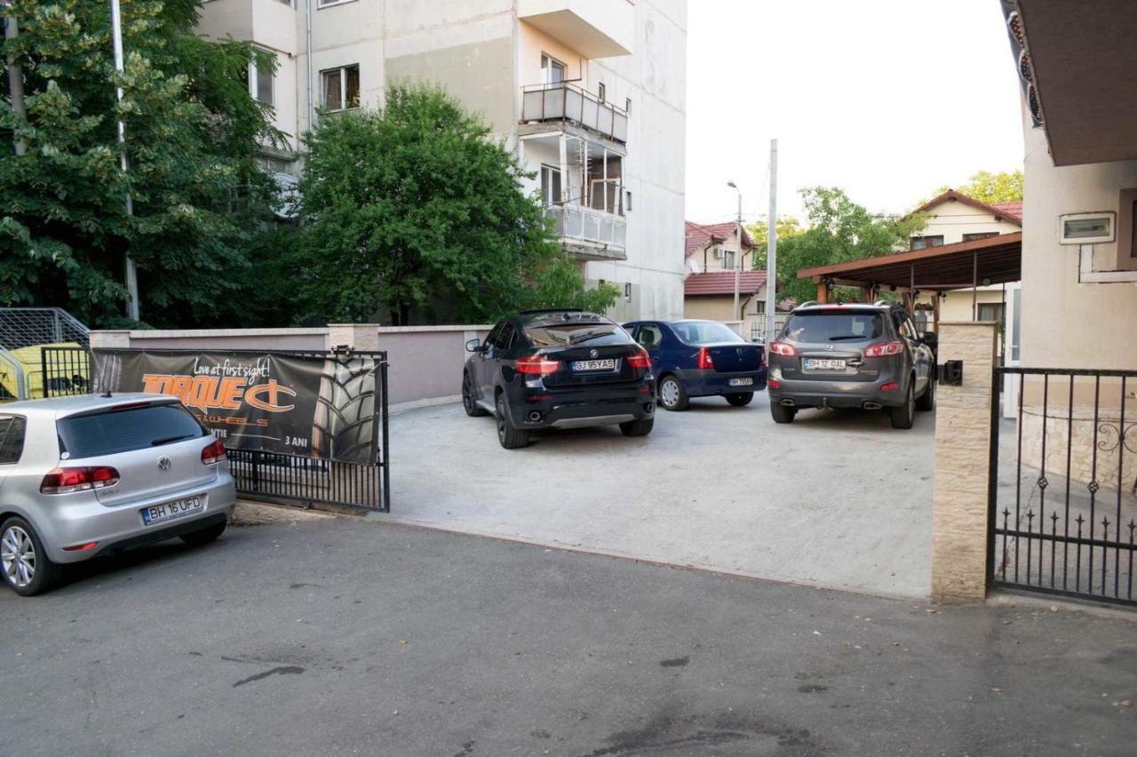 Ferienwohnung Penthouse De Lux Oradea Exterior foto